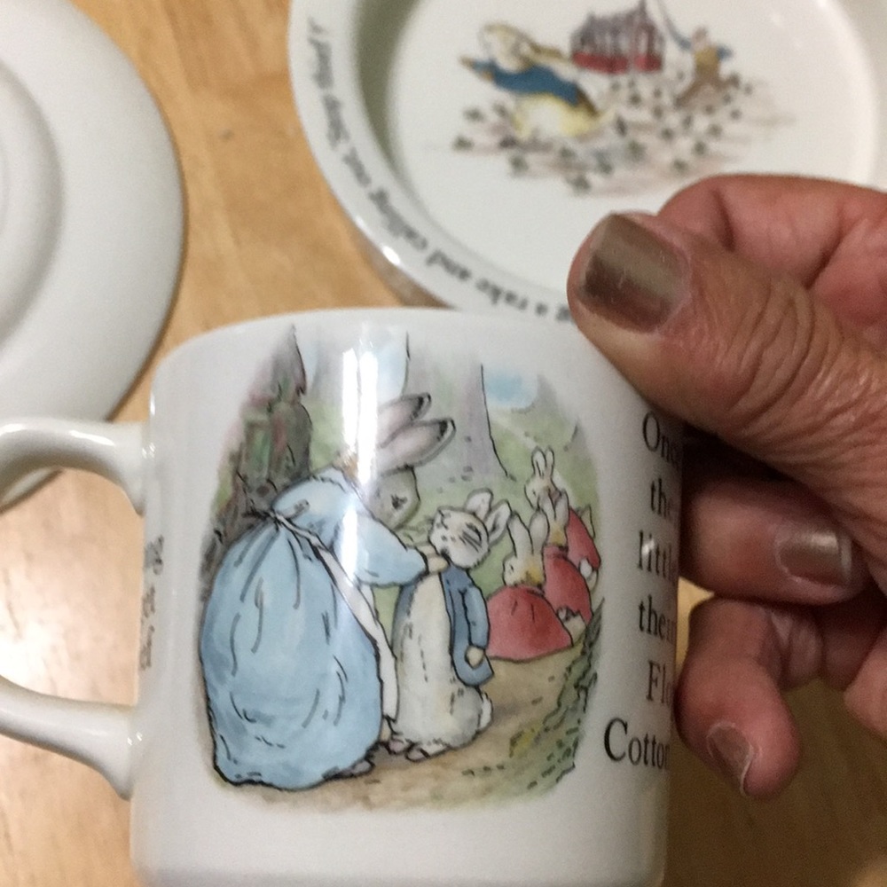 Wedgewood Peter Rabbit Nursery Set - Picture 10 of 13